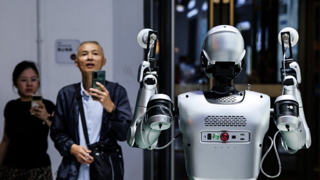 Robots hacen acrobacias y tocan el piano en abarrotada Conferencia Mundial de Robótica 2026