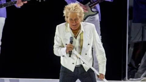 Rod Stewart cancela conciertos de su gira The Final Run” tras procedimiento médico