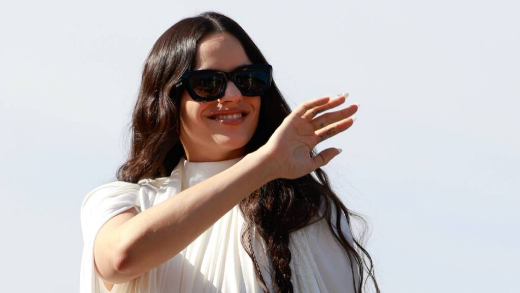 Rosalía saludó a varios fans en Guadalajara