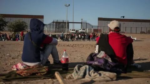 Un hallazgo en el desierto de Tucson reabre la conversación sobre la ruta migrante más mortal del país
