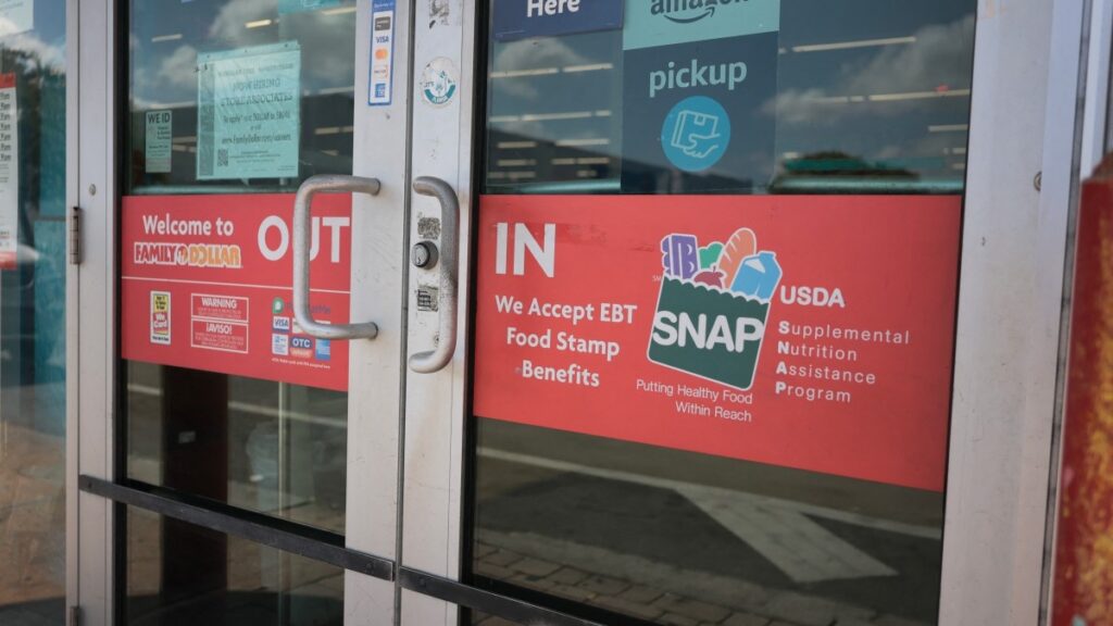 El SNAP tuvo una caída nacional de más de 4 millones 500 mil personas.