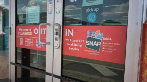 SNAP se desploma en 2026: 5 millones menos de beneficiarios y estos inmigrantes ya no califican
