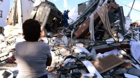 Sube a 224 la cifra de muertos por terremoto de 7.4 en Colombia; surgen nuevos videos