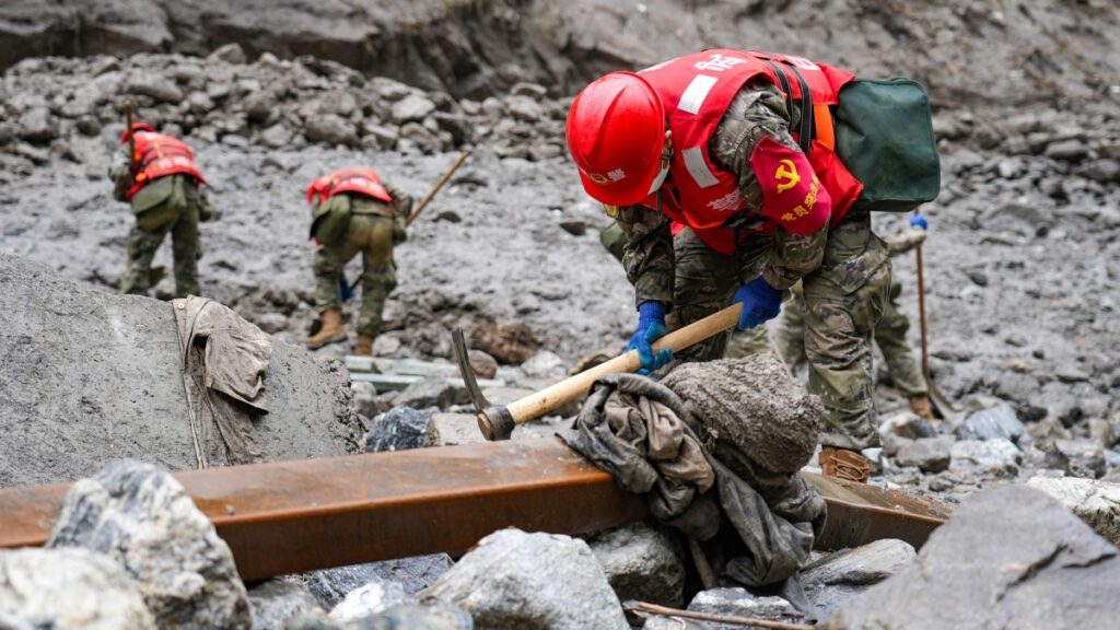 Sube a 750 muertos y más de 3 mil desaparecidos el saldo por alud en Nepal y Tíbet