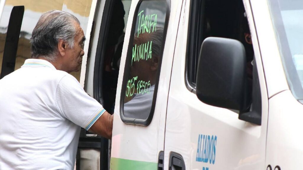 terror-a-bordo-pasajero-ataca-al-chofer-y-autobus-sigue-avanzando-sin-conductor-en-veracruz