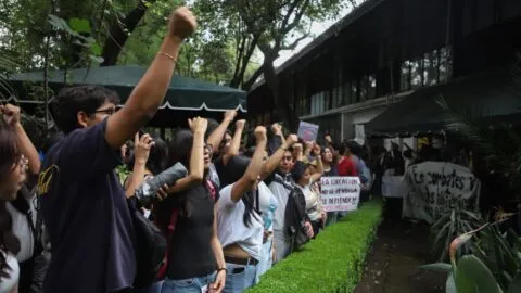 Trabajadores de Canal Once recuperan las instalaciones, tomadas hace 2 meses