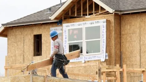 Trabajadores de la construcción temen denunciar robos de salario por miedo a ICE