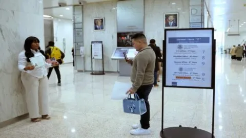 Pagar o perder la visa: la nueva regla de EE. UU. que exige hasta 250,000 dólares a un grupo de inmigrantes