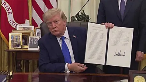 Trump firma decreto para combatir el "turismo" de ciudadanía por nacimiento