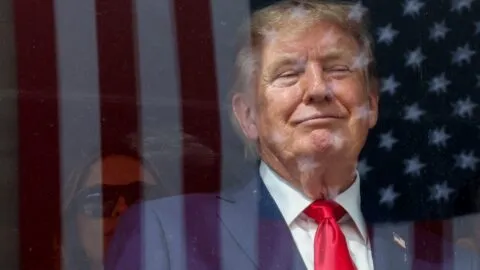 Trump afirma que Irán colapsa y EE.UU. lanza su mayor ofensiva financiera