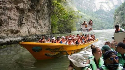 Turistas viven momentos de tensión por fuerte viento y niebla en el Cañón del Sumidero