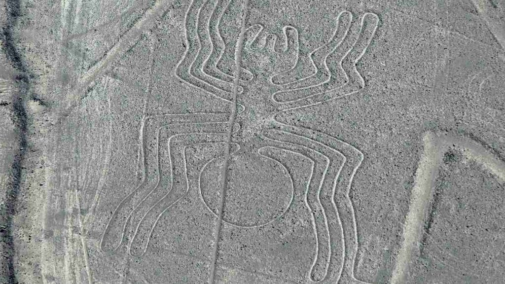 Avioneta cae sobre las Líneas de Nazca, Perú; mueren 13 personas, la mayoría turistas