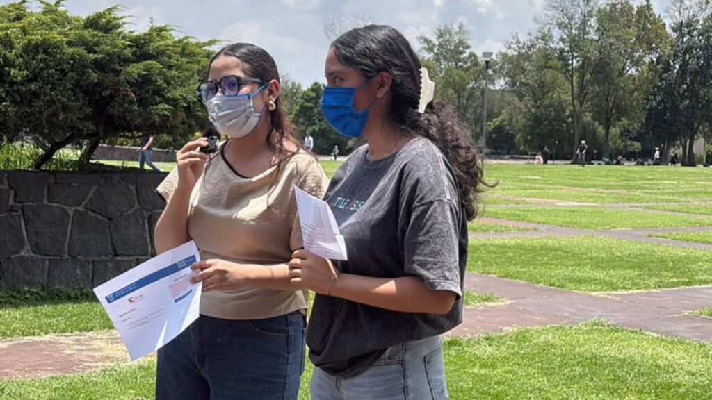 Aspirantes de la UNAM piden hacer examen de control.