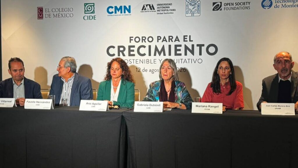 Panel de expertos en economía