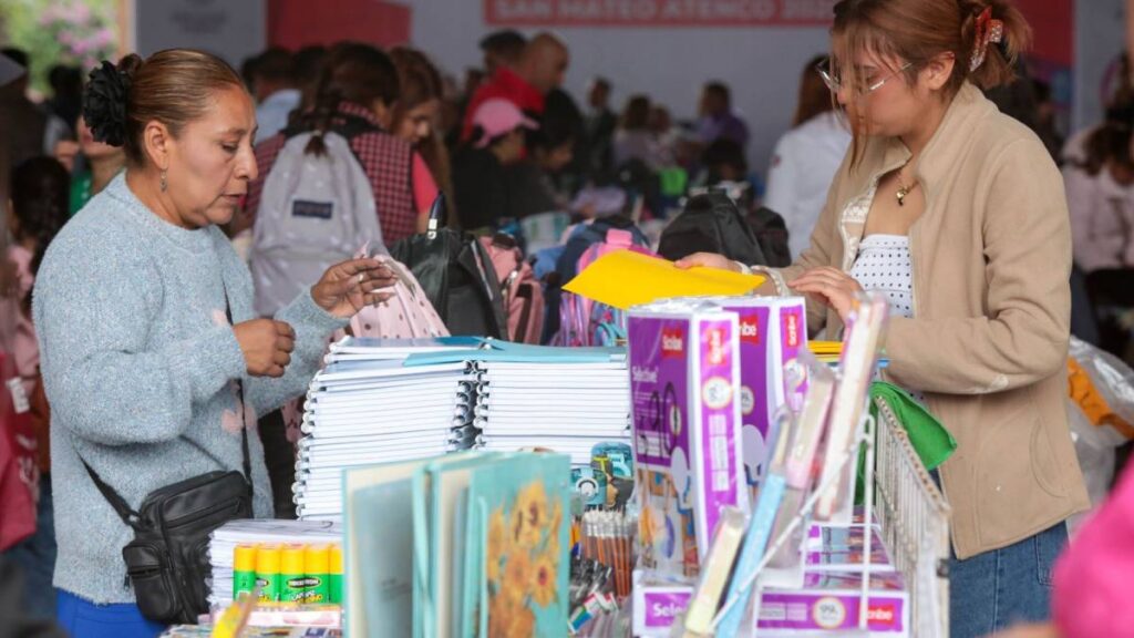 CDMX dará hasta mil 180 pesos para uniformes y útiles escolares desde el 15 de agosto.