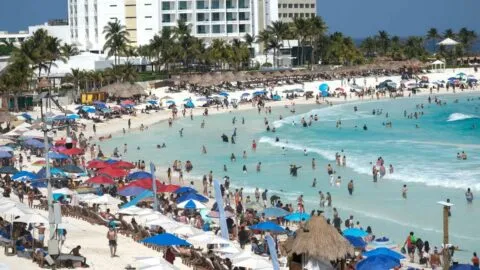 ¿Te vas de vacaciones? Profeco recuerda derechos al contratar hoteles, viajes y transporte