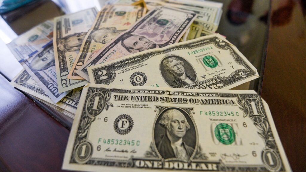 Valor del peso ante el dólar y otras monedas. Foto: Cuartoscuro