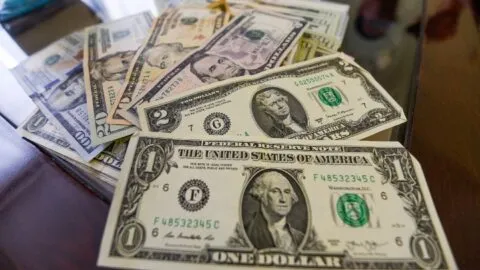 Tipo de cambio hoy 14 de agosto: dólar cotiza en 17.05 pesos
