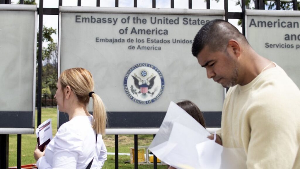 La medida aplica solo para visas B-1 y B-2.