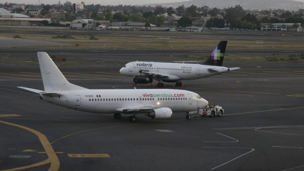 Piden no aprobar fusión entre Viva y Volaris por afectación a salarios de pilotos