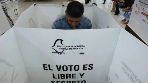 ¿México dejó de ser una democracia? Esto advierte el Instituto V-Dem
