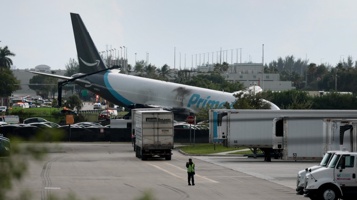 Investigadores están tratando de determinar si el avión tocó tierra demasiado tarde para detenerse de forma segura.