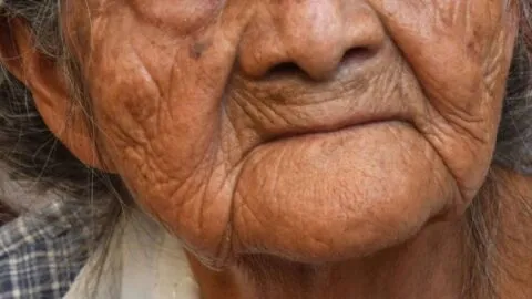 Detienen a mujer que agredió a adulta mayor con demencia en la Cuauhtémoc