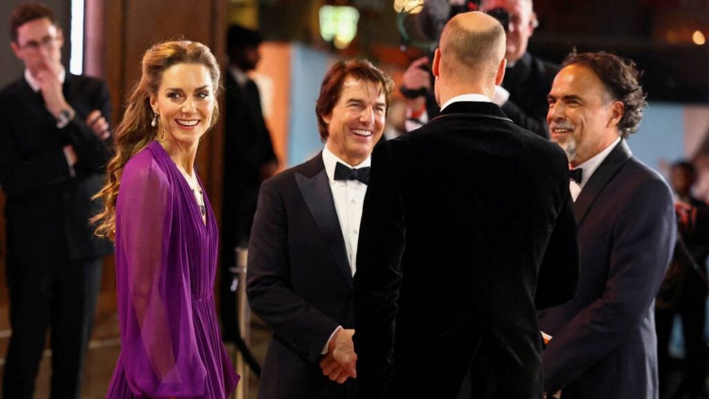 Alejandro González Iñarritu y Tom Cruise saludaron a los príncipes de Gales.