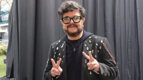 Aleks Syntek sorprende con foto sin cabello tras polémicas en redes