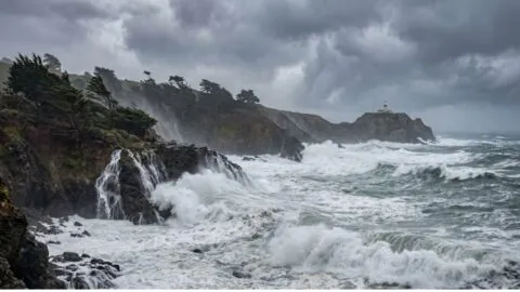 Alerta por oleaje mortal: el huracán Marie amenaza las costas de California