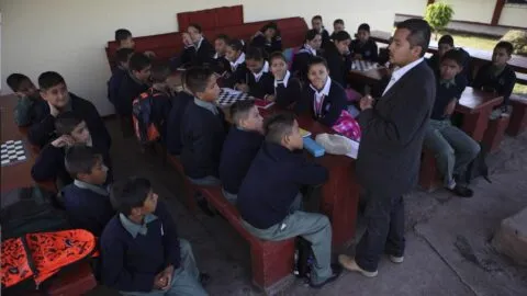 Se requiere modificar aspectos de la actual política educativa: especialistas