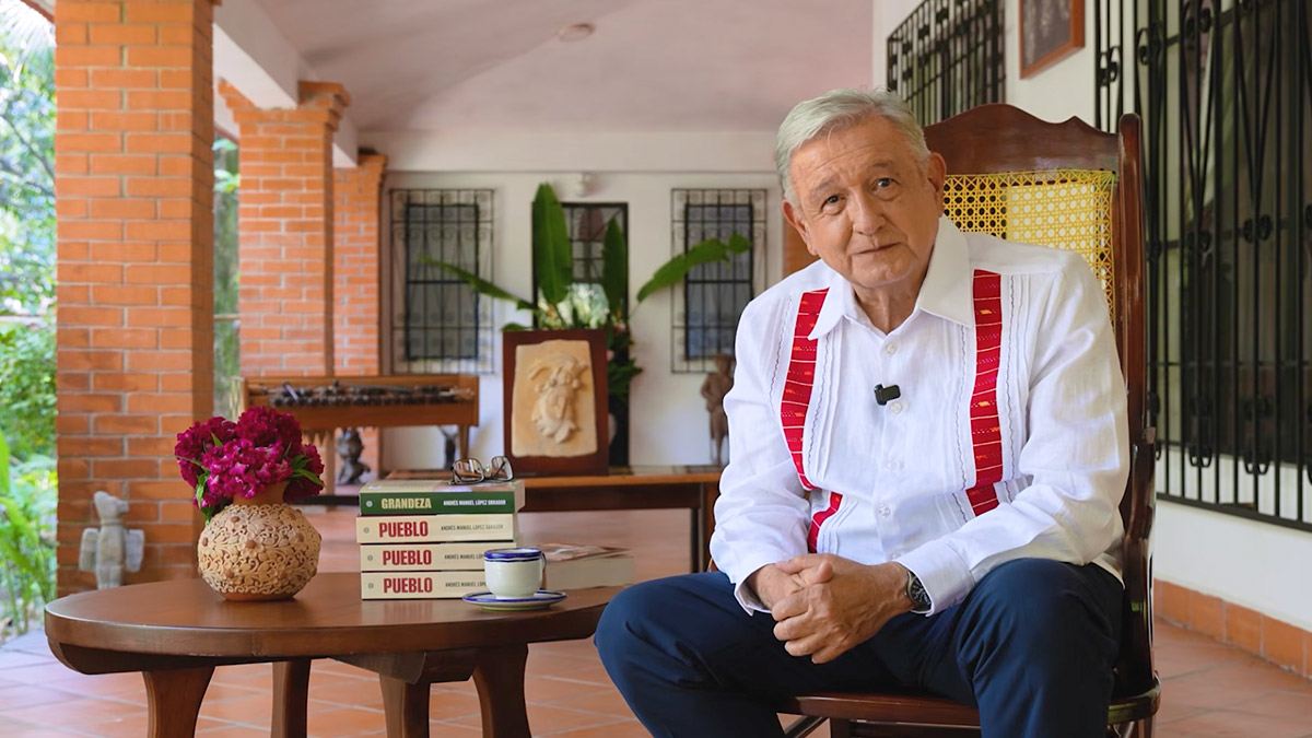 "Amor con amor se paga": Amlo reaparece y presenta nuevo libro "Pueblo" desde Palenque, Chiapas
