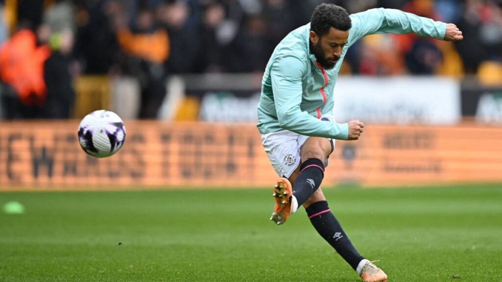 Andros Townsend fue atropellado por un rodillo durante el calentamiento, pero pudo jugar.