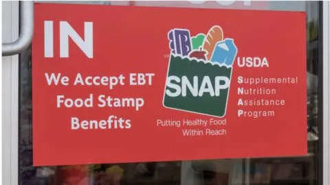 Arizona perdió la mitad de sus inscritos en SNAP: ya son 5 millones los estadounidenses sin cupones de comida
