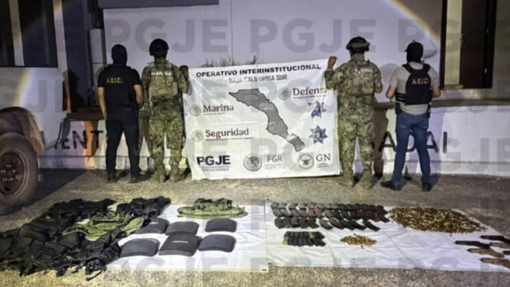 Aseguran armas, cartuchos y cargadores en Los Cabos.