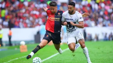 ¡Empate polémico! Atlas y Pumas dividen puntos en partido marcado por el arbitraje