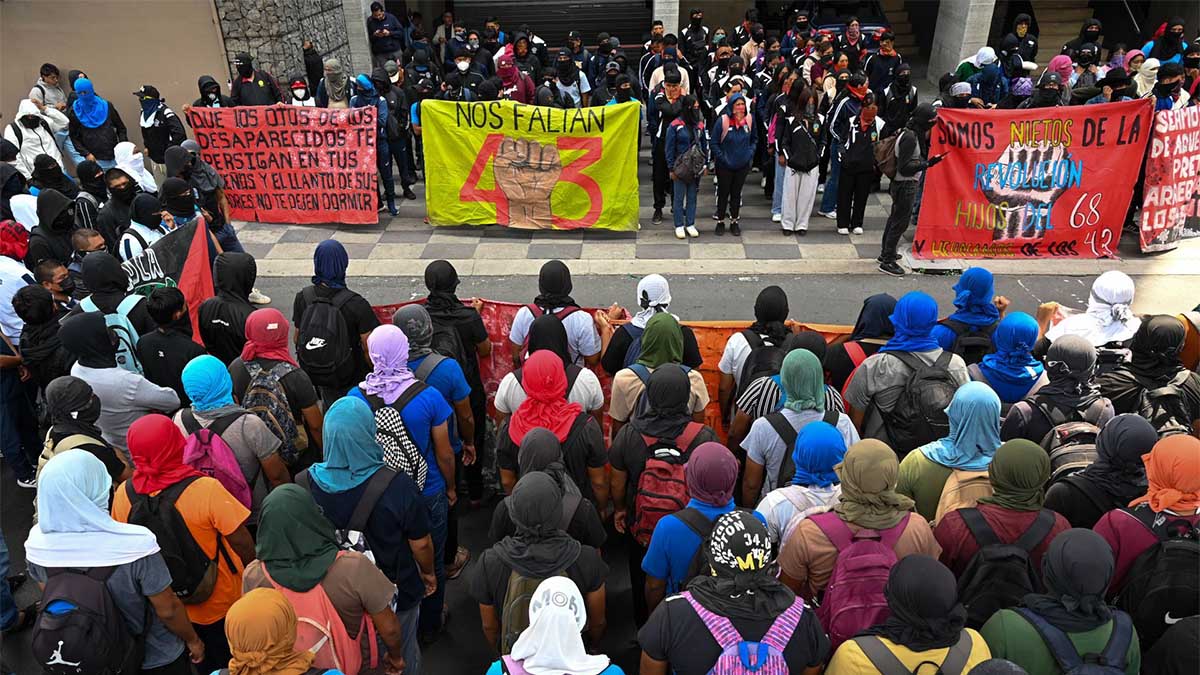 "¿A dónde se llevaron a los estudiantes?": A 12 años del caso Ayotzinapa se siguen exigiendo respuestas
