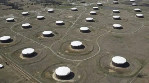 Baja el petróleo este 16 de septiembre por cargamentos adicionales de Arabia Saudita