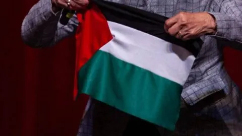 Denuncian en redes colocación de bandera palestina junto a decoración de fiestas patrias en Toluca