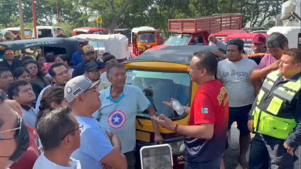 Bloquean estación de bomberos de Juchitán.