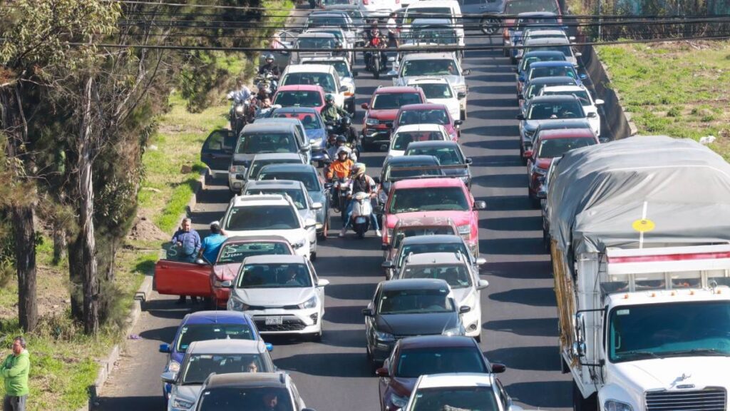 El bloqueo del TESE afecta los carriles laterales de Avenida Central, dirección Río de los Remedios.