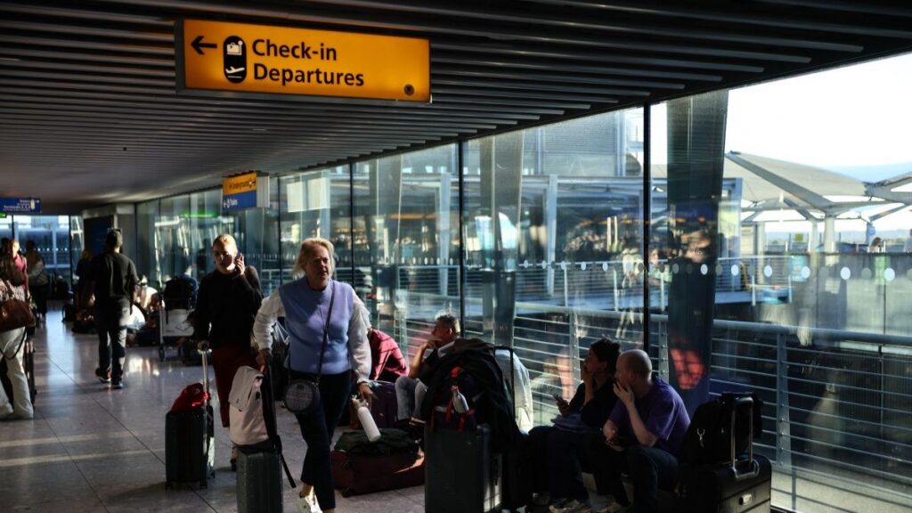 El programa Gateside by TSA PreCheck permite a ciertos viajeros entrar a las zonas de embarque sin tener boleto, previa solicitud y aprobación