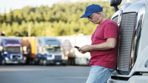 ¿Cómo funcionan los operativos de ICE contra camioneros inmigrantes en EE. UU.?
