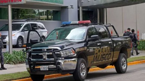 Captan a policías de Zapopan golpeando a detenido; acusan abuso de autoridad