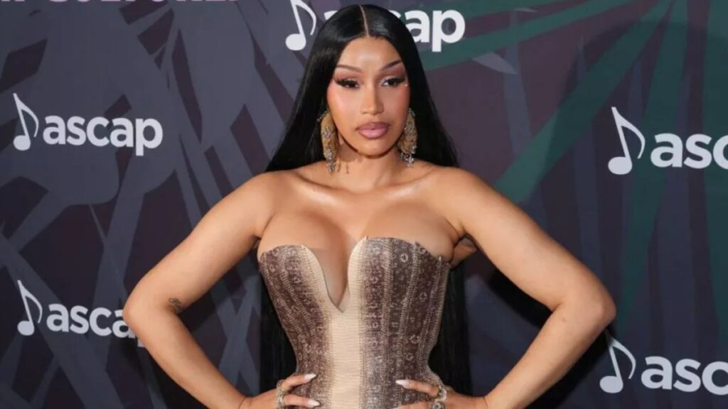 Cardi B sorprende al cantar “Costumbres”, tema escrito por Juan Gabriel y popularizado por Rocío Dúrcal