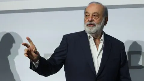 Reconocen al ingeniero Carlos Slim con el Premio EL PAÍS América a la Excelencia