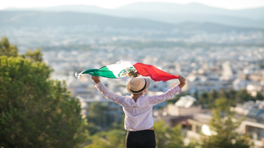 Personas que celebran la independencia de México en EE. UU.