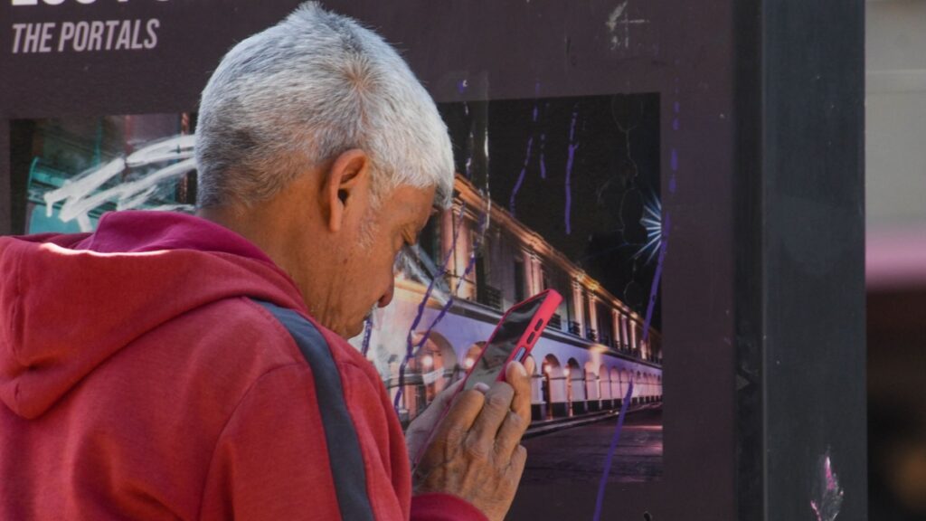 Advierten por fraude a beneficiarios de la Pensión Bienestar. Foto: Cuartoscuro
