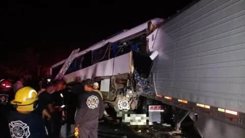 Tragedia en Nayarit: choque de autobús deja 4 muertos y 20 heridos