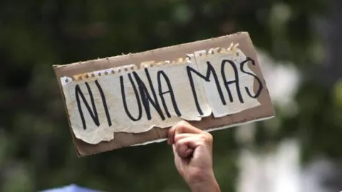Senado analiza ajustes a iniciativa presidencial sobre feminicidio